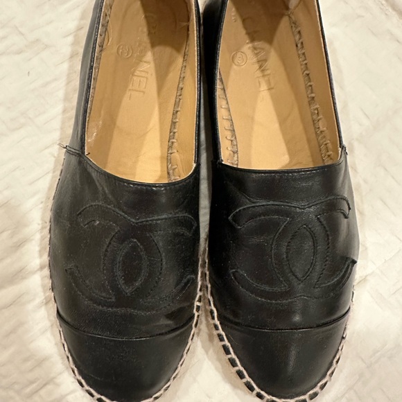 Like new Chanel Espidrilles , black leather size 38 - Picture 4 of 4